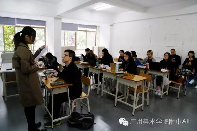 家长在旁听随堂英语课 家长在旁听随堂英语课