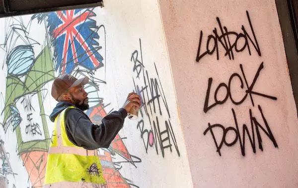 隔离中的城市，看街头涂鸦艺术为社区点燃的生机