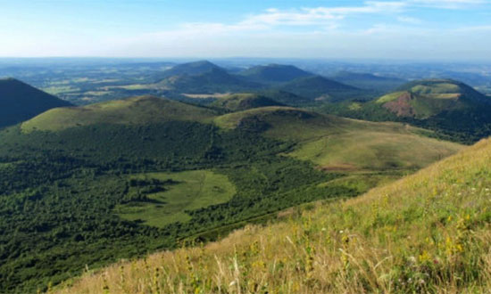 奥弗涅火山区域自然公园