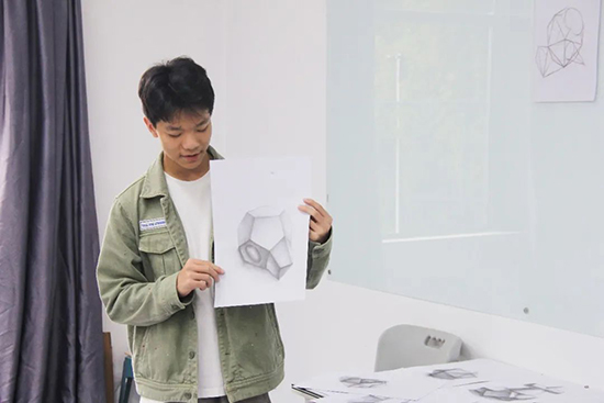 王晟鑫同学讲解自己的作品