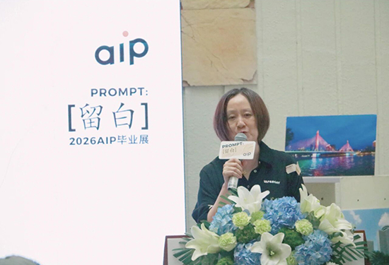家长代表是万骞同学的妈妈周婷女士发言 家长代表是万骞同学的妈妈周婷女士发言