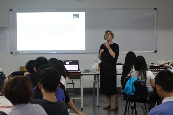 2014年10月30日英国伯恩茅斯大学来到AIP校园