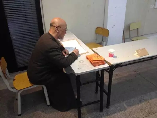 著名艺术家李正天老先生为AIP国际艺术课程提笔