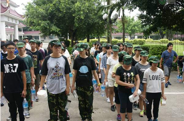 广美附中AIP新生军训奏响9.3阅兵序曲，看烈日下学子坚韧顽强