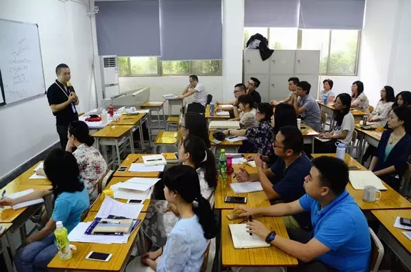 2015年广州美术学院附中AIP国际部9月份校刊