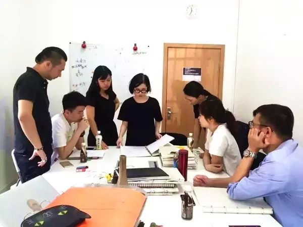 2015年广州美术学院附中AIP国际部10月份校刊