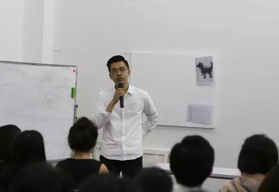 广美附中aip中心负责人周一凡先生 广美附中aip中心负责人周一凡先生