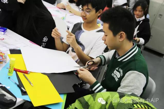 学生完成“特征人物”后的剪切成品2