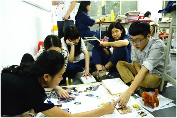 杨一钦同学在AIP课堂上参与集体创作 杨一钦同学在AIP课堂上参与集体创作
