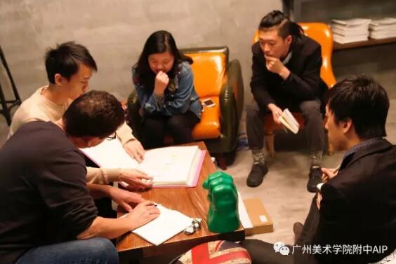 同学们经过此次Andrew教授的作品集点评,对自己作品集在升学时的定位有了更深刻的理解 同学们经过此次Andrew教授的作品集点评,对自己作品集在升学时的定位有了更深刻的理解