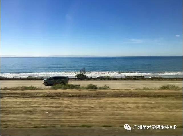 中途休息的沙滩万里晴空,碧波荡漾般的美好。 中途休息的沙滩万里晴空,碧波荡漾般的美好。