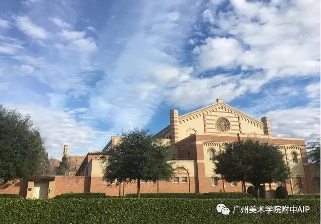 下午，同学们与老师前往参观加州大学洛杉矶分校的各学院，在感受校园气氛