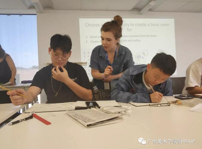 图书封面设计课课堂剪影2 图书封面设计课课堂剪影2