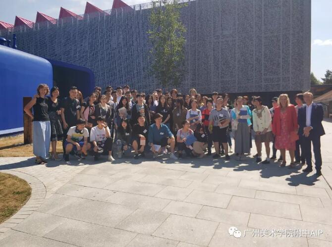 伯恩茅斯艺术大学学生合影 伯恩茅斯艺术大学学生合影
