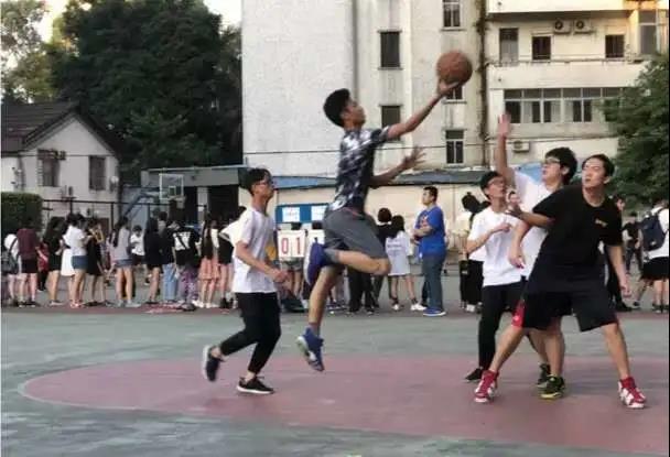 【学生专访】坚持自己的态度，绝不跟风！