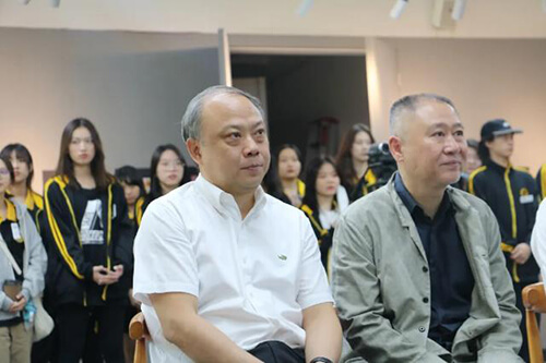 广州美院附中何军副校长、张伟副校长、深圳美术学校校长等嘉宾 广州美院附中何军副校长、张伟副校长、深圳美术学校校长等嘉宾