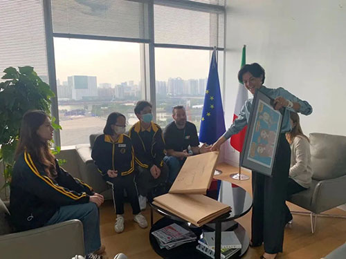 白露茜领事与广州美院附中AIP意大利国际艺术高中学生代表进行交流
