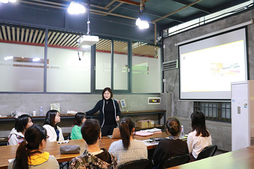 11月30日英国提赛德大学到访广美附中aip进行课程宣讲